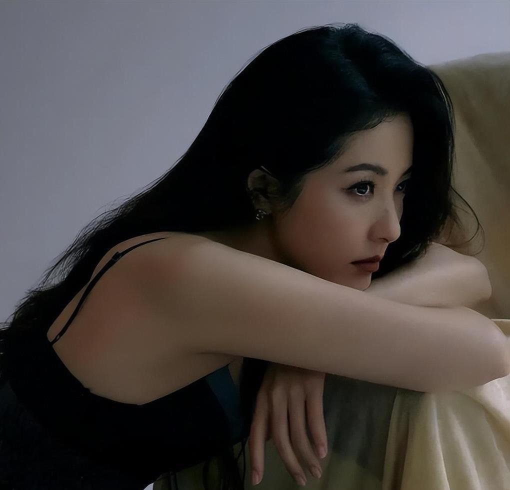 曾黎:娱乐圈中的"佛系女神",独立自主的幸福人生 曾黎,这位被誉为"中