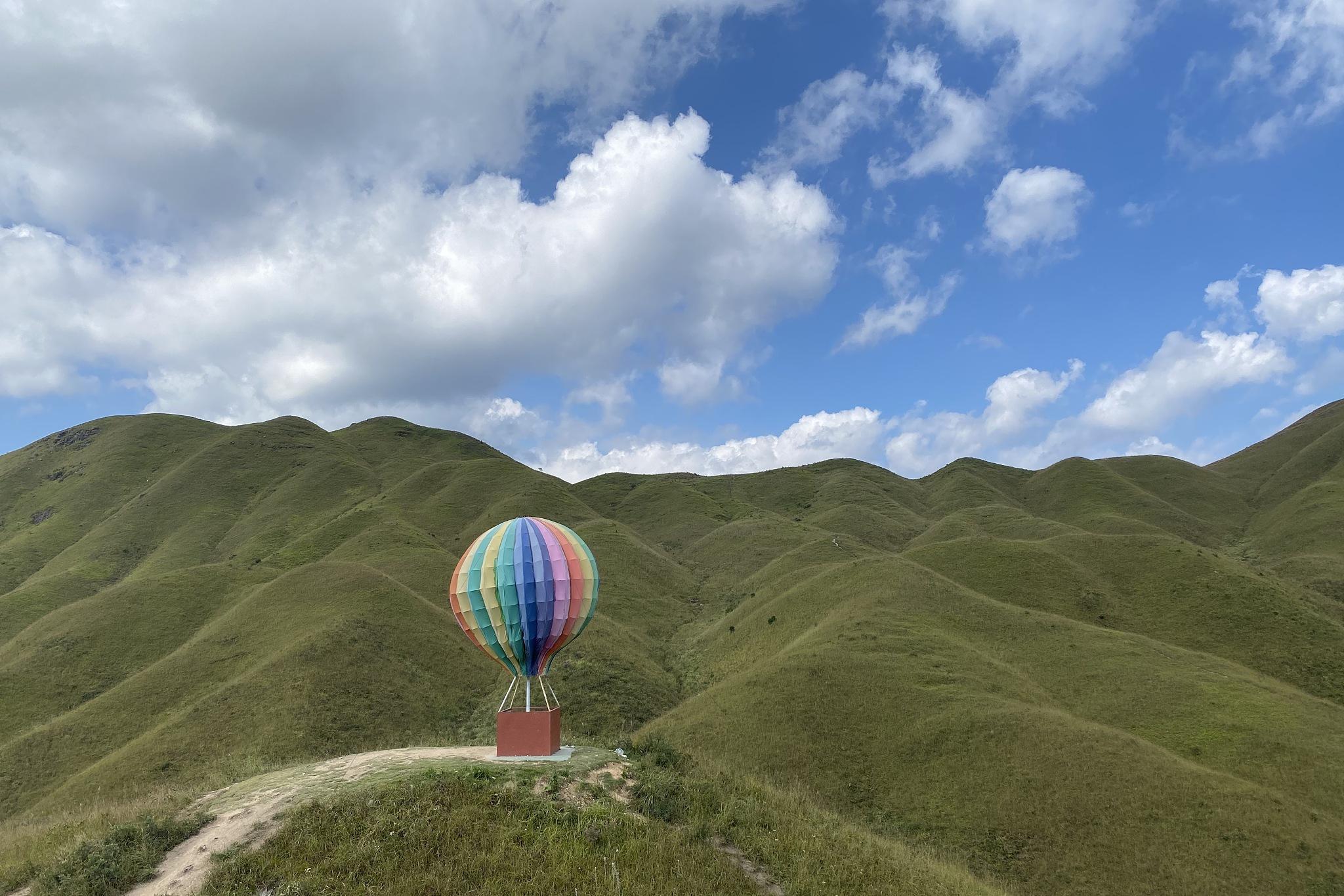 云上草原安吉游玩攻略:探秘高山草甸与壮丽云海 在安吉,有一片神奇的