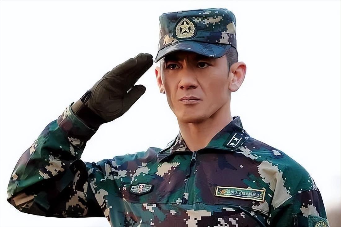 徐洪浩与刘晓洁的低调爱情 徐洪浩,这位大家心中的"军人专业户",凭借