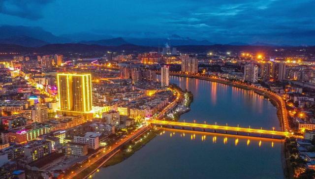 四川县城之美:江油市 中国西南,有一座神秘的小城,历史悠久,交通便利