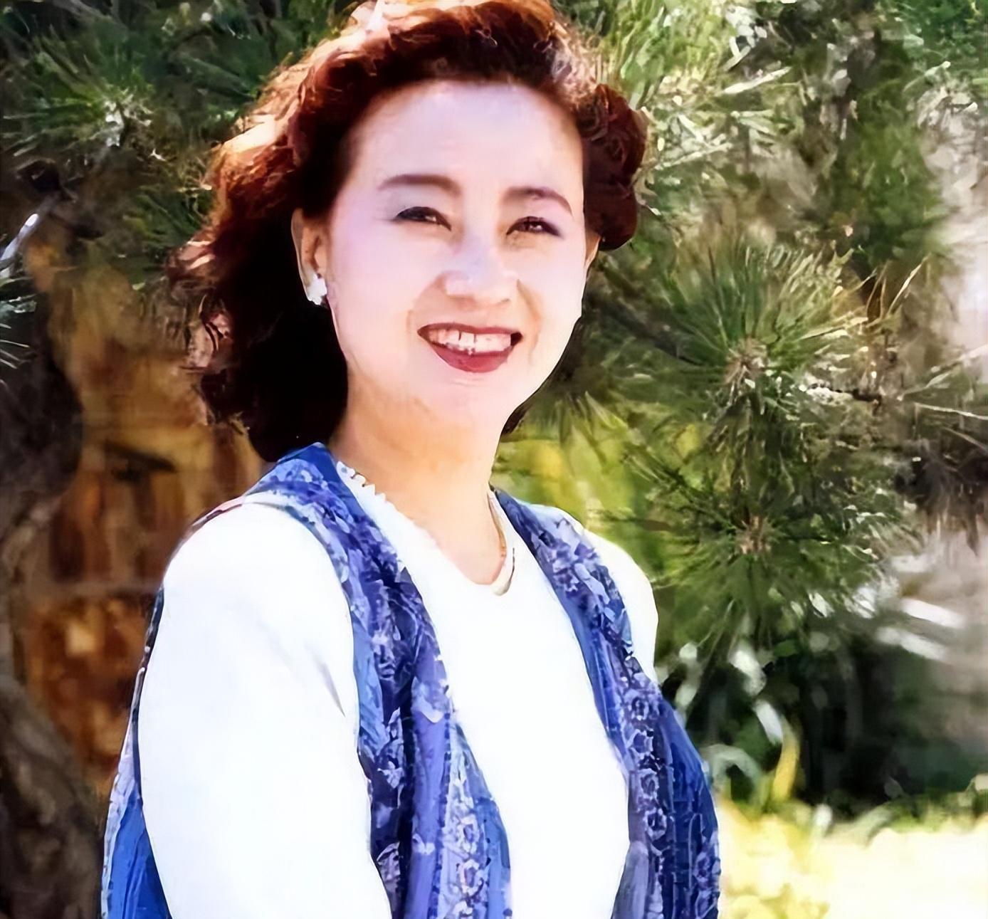 传奇主持人张悦:时光雕琢下的魅力与智慧 张悦,这位被央视返聘的女