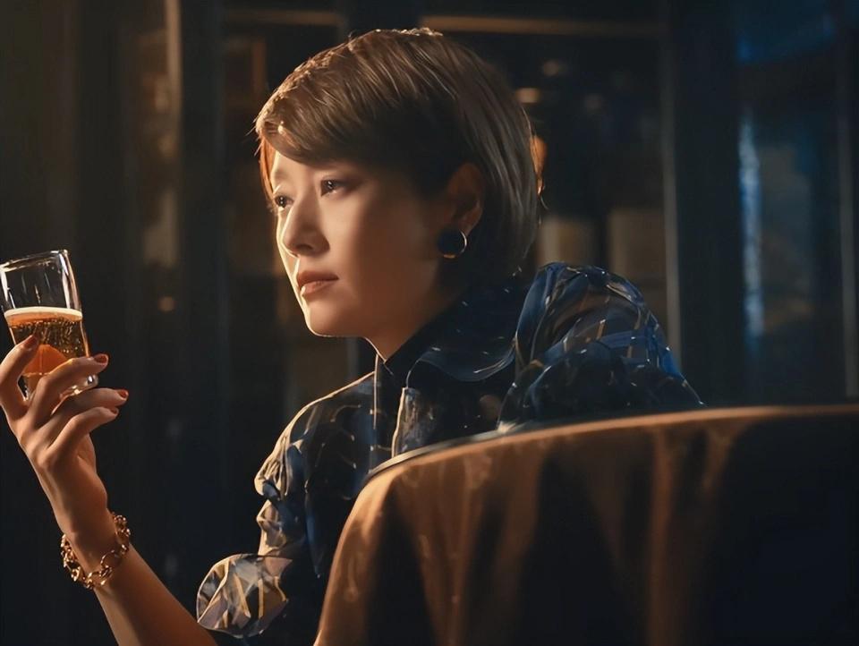 唐嫣的演技 王家卫导演的电视剧《繁花》已成为年末焦点,唐嫣在一场