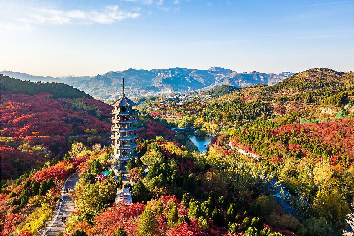 济南红叶谷旅游攻略 济南红叶谷是一个美丽的旅游景点,每年的10月到11
