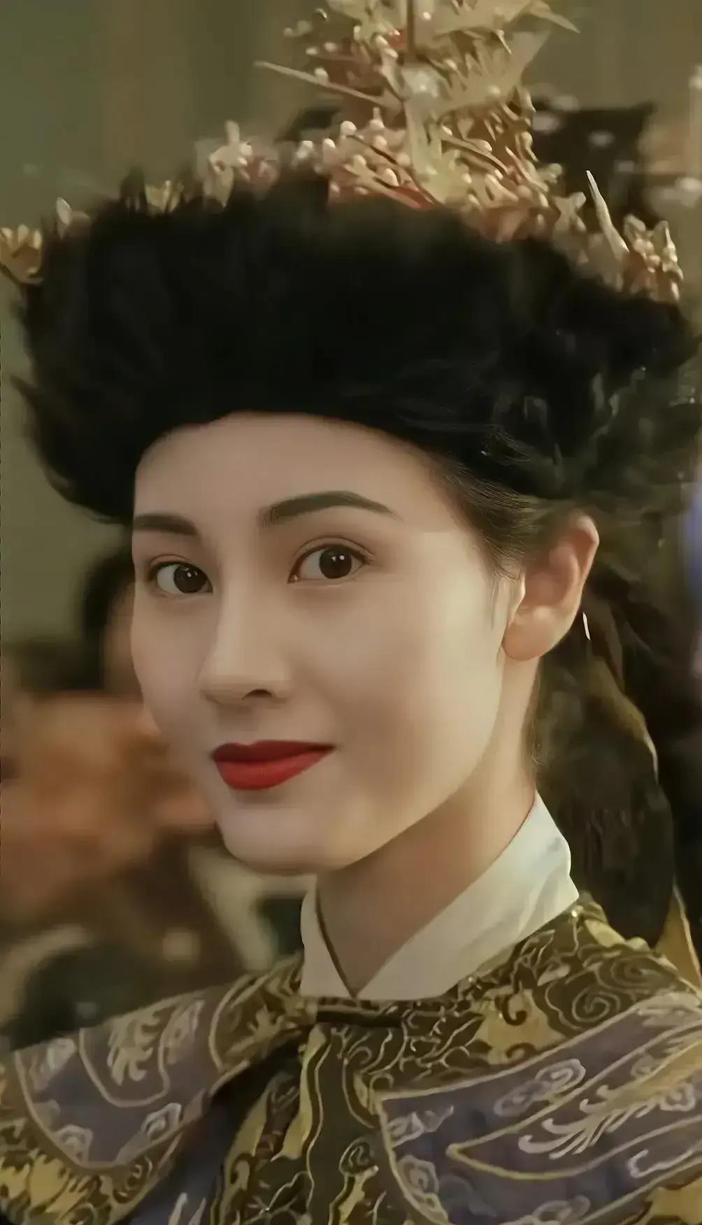 80年代港风美人:时代的绝代风华与美的多元解读 在2023年12月13日的