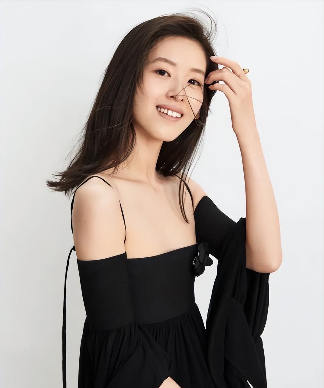 章泽天:从奶茶妹妹到千亿女老板的传奇人生 章泽天,这位中国最富有的