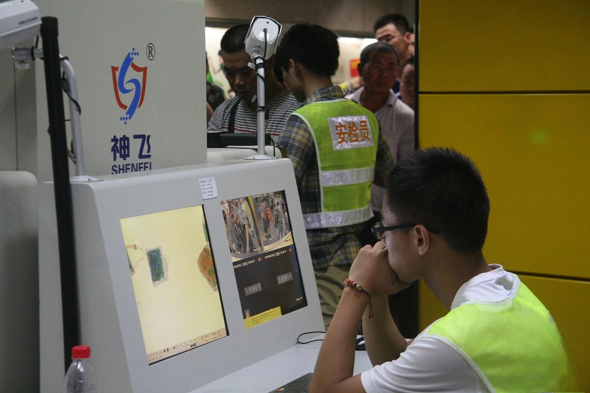 然而,有时在机场安检过程中,笔记本电脑可能会遇到无法通过的情况,这