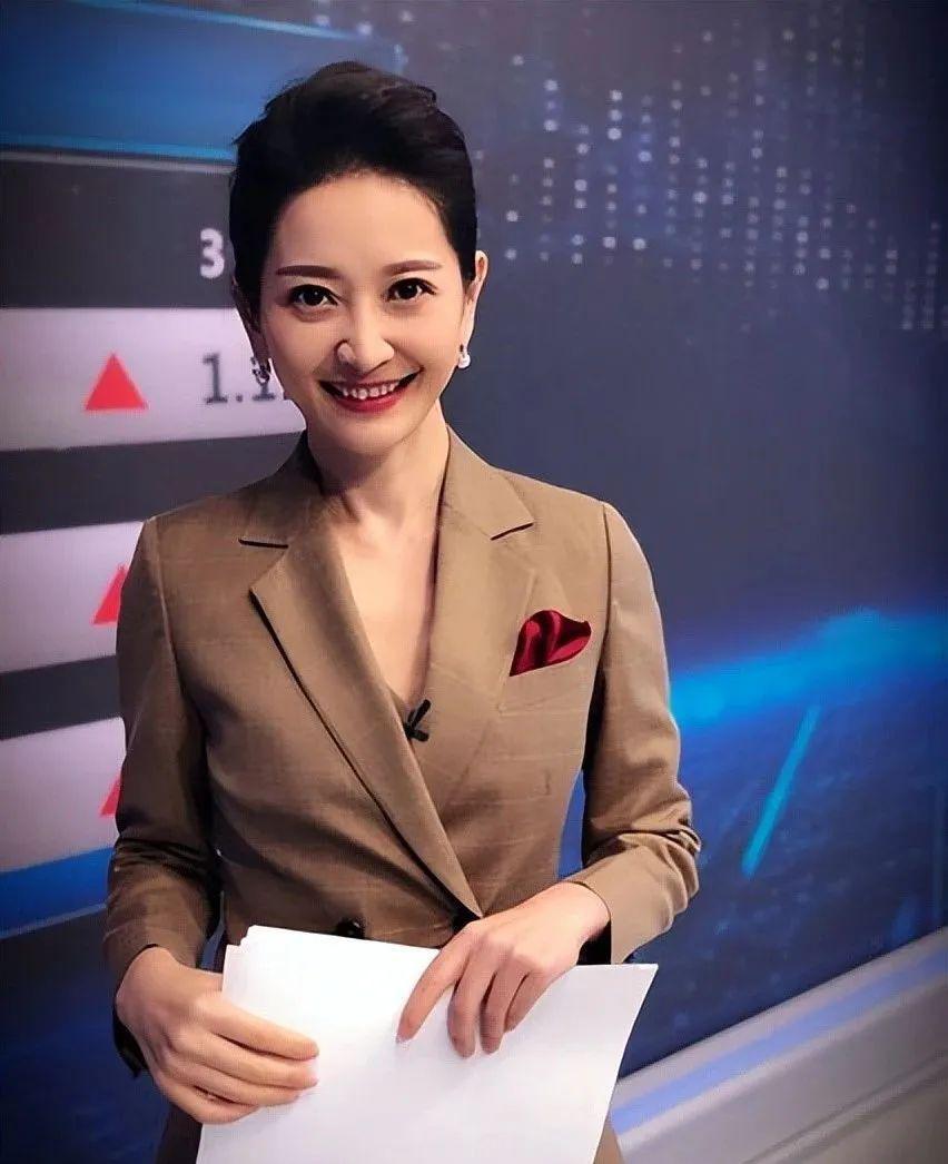 谢颖颖:从音乐才女到央视财经女神 谢颖颖,央视财经女神主持,出生在