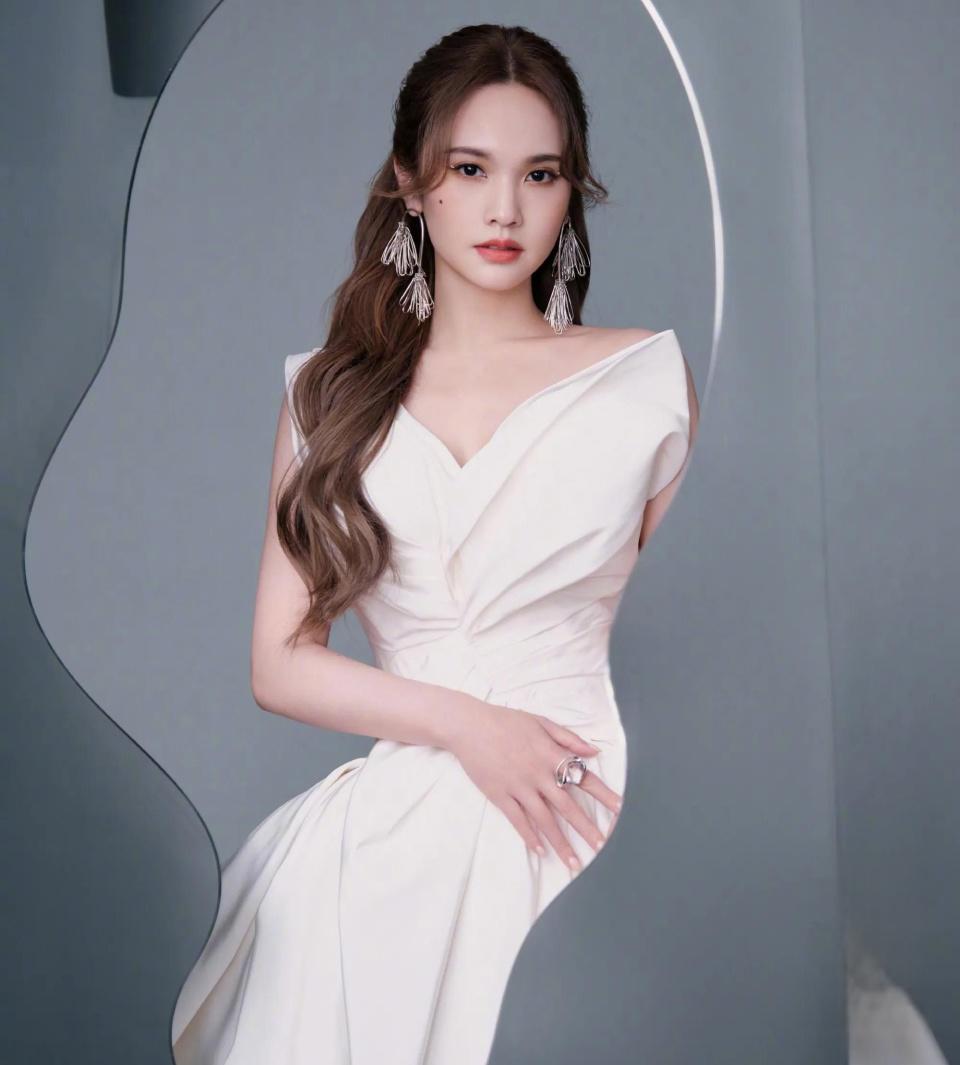 杨丞琳:23年演艺之路 杨丞琳是一位全能天后,无论是在歌唱,综艺还是