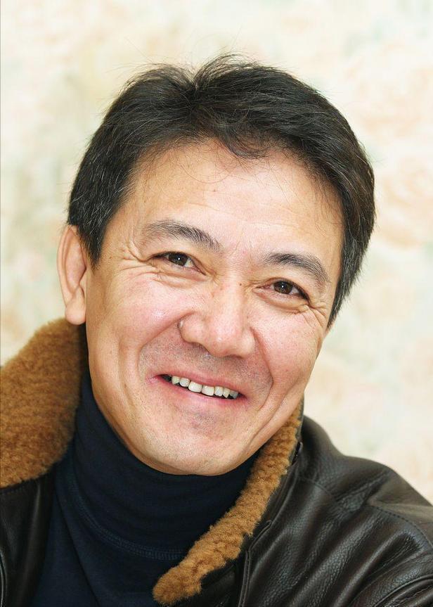 《亮剑》选角难 电视剧《亮剑》是改编自作家都梁的小说《亮剑》,当年