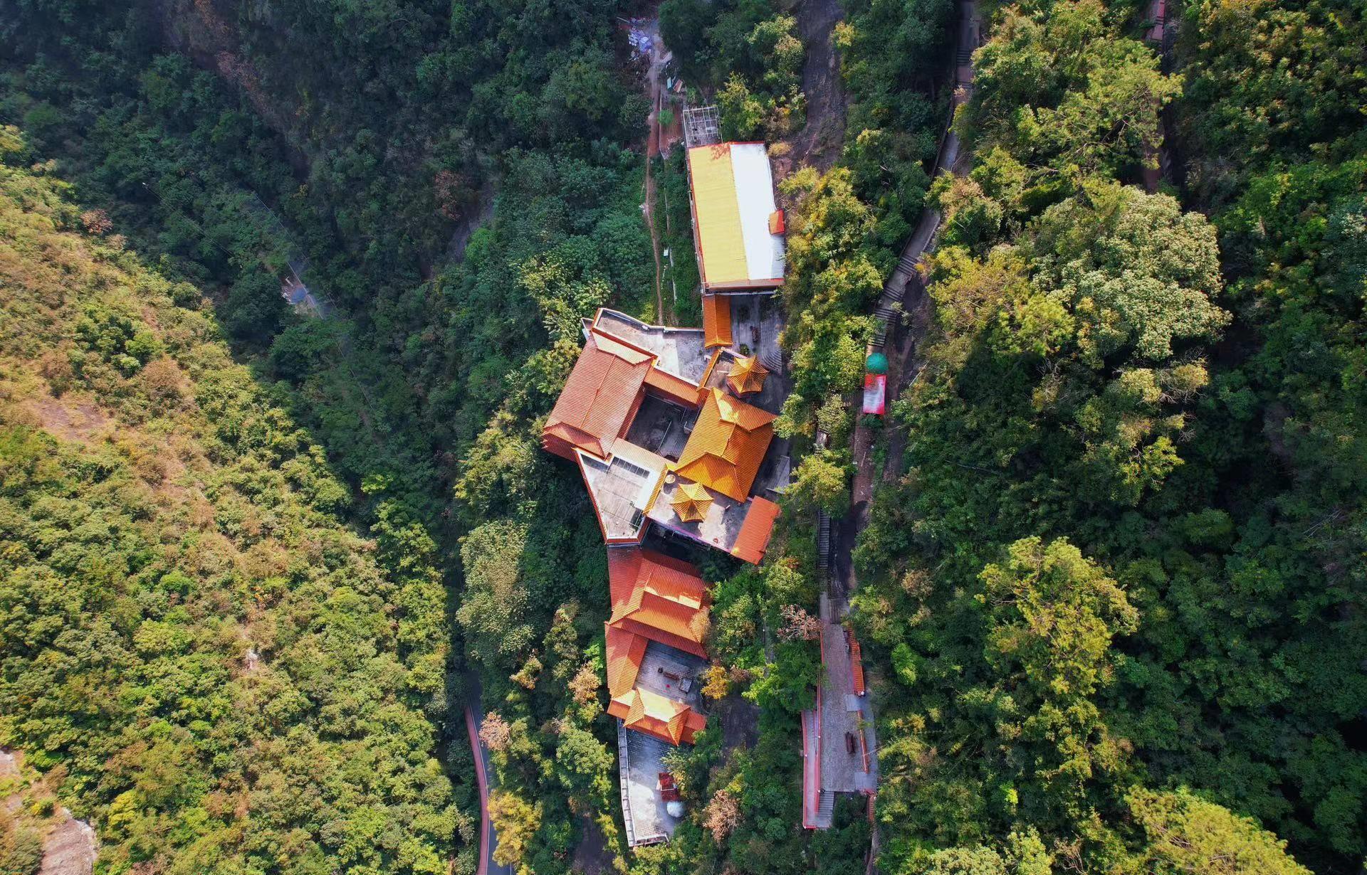 玉林都峤山:一处隐藏在广西的仙境 都峤山位于广西玉林市福绵区,距离