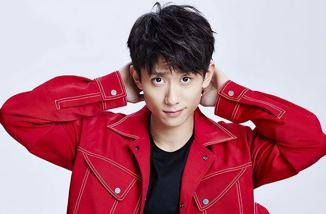 杨紫大学同学结婚,张一山当伴郎 童星出道的张一山作为魏健隆的大学