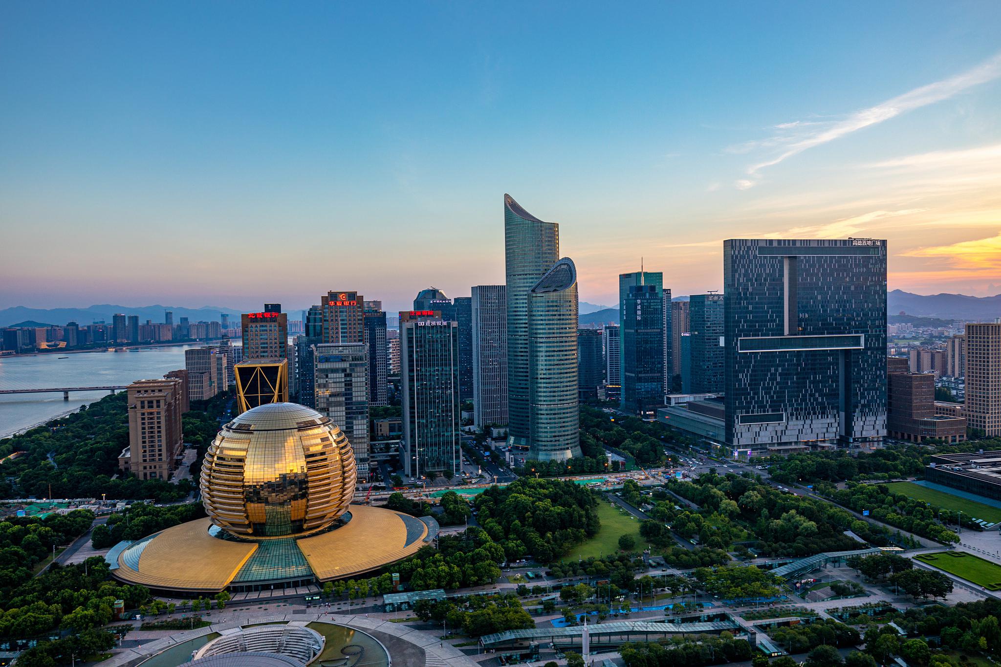 杭州:人间仙境 杭州,这座五次来访都有新发现的城市,南宋以来便是商贸