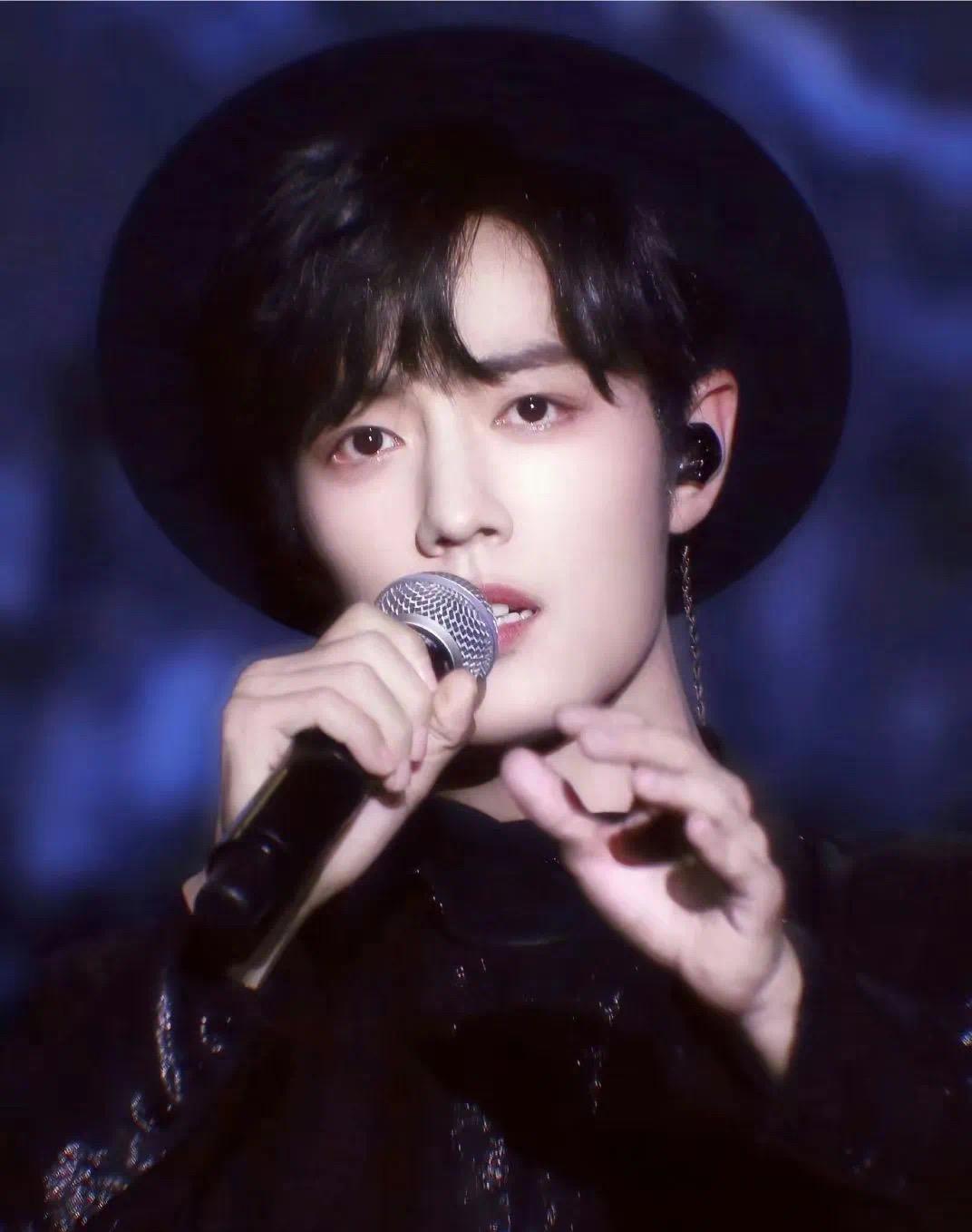 粉丝翘首以待 近期,有消息称肖战将出席东方卫视的跨年晚会