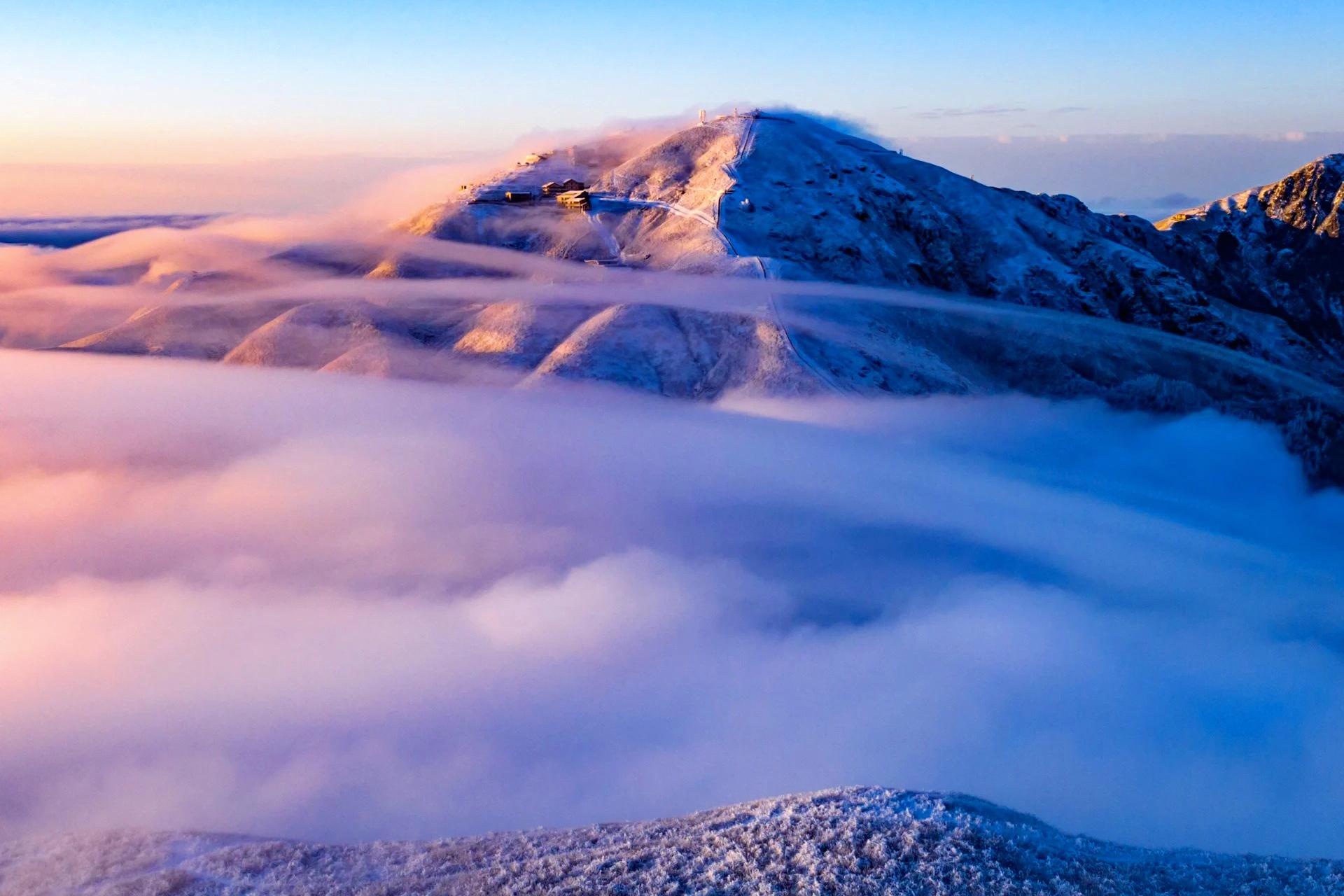 武功山:冬季最美的童话世界 武功山是一座四季皆美的山峰,但冬季的