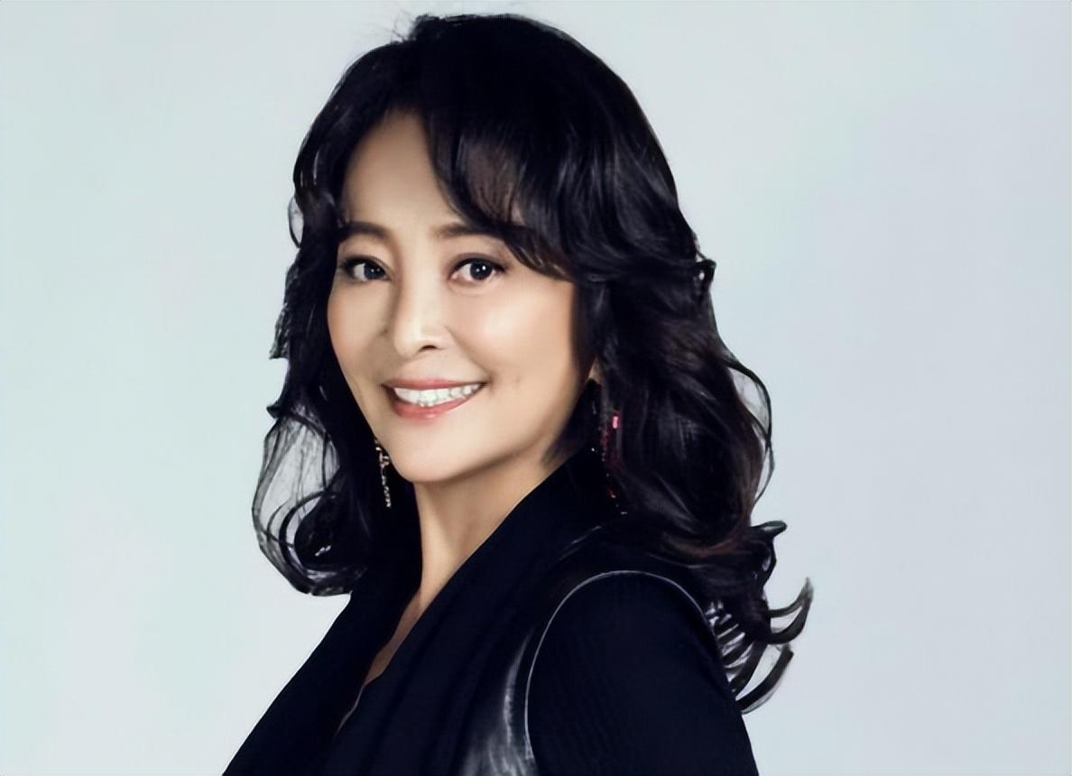 李勤勤的婚姻历程 李勤勤,一位在华语电影和电视剧领域中声名鹊起的