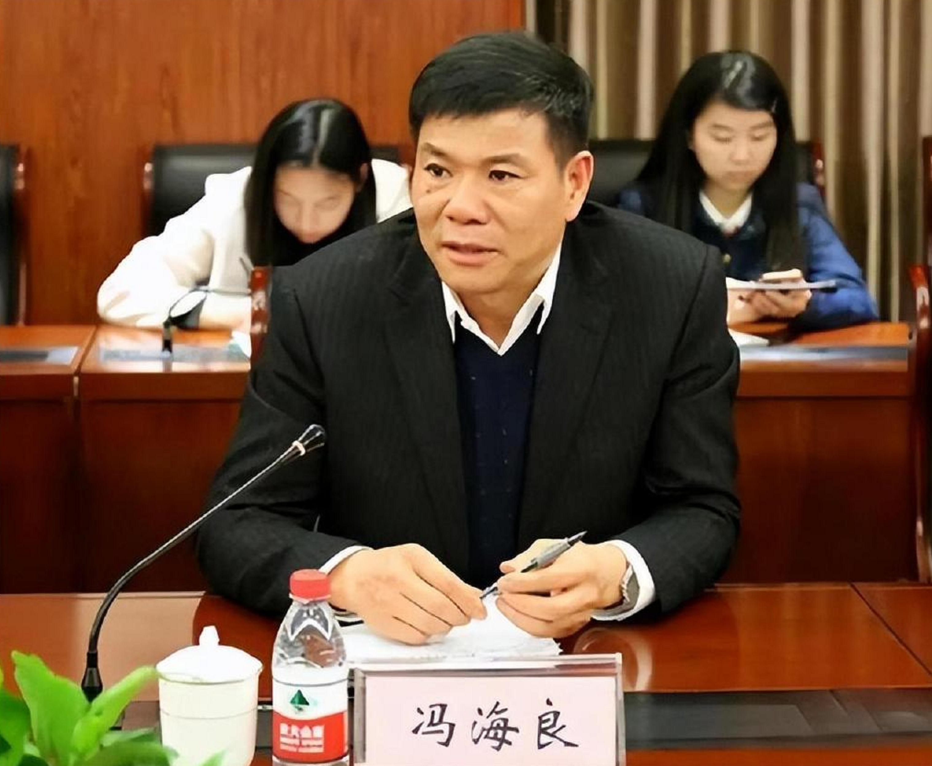 在浙江诸暨,一位草根英雄崛起,他便是海亮集团的创始人冯海良