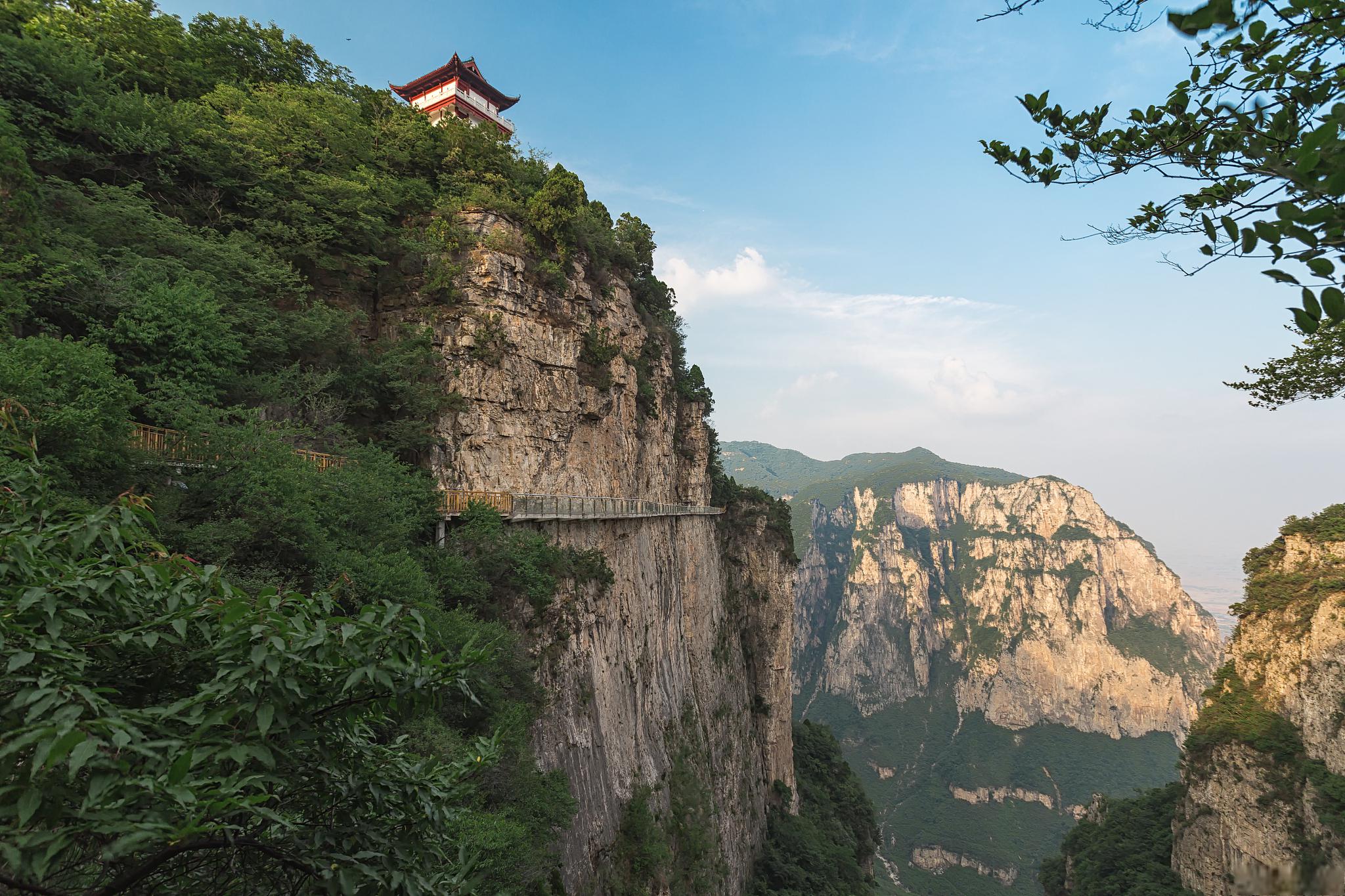 云丘山景区:山西璀璨明珠 云丘山景区位于山西省临汾市,是一处令人