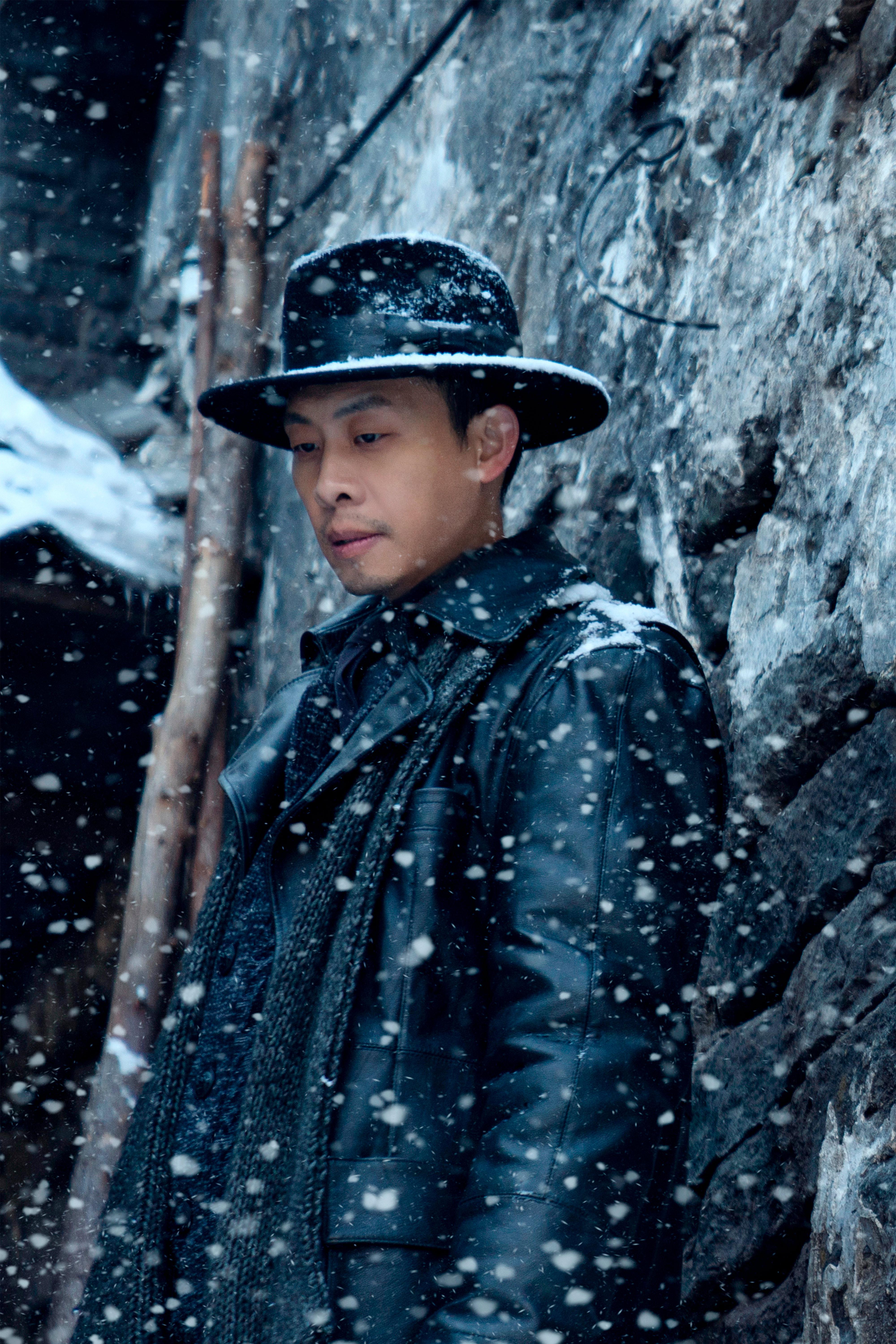 《悬崖之上》:谍战巨制,人性与情感的较量 电影《悬崖之上》是一部