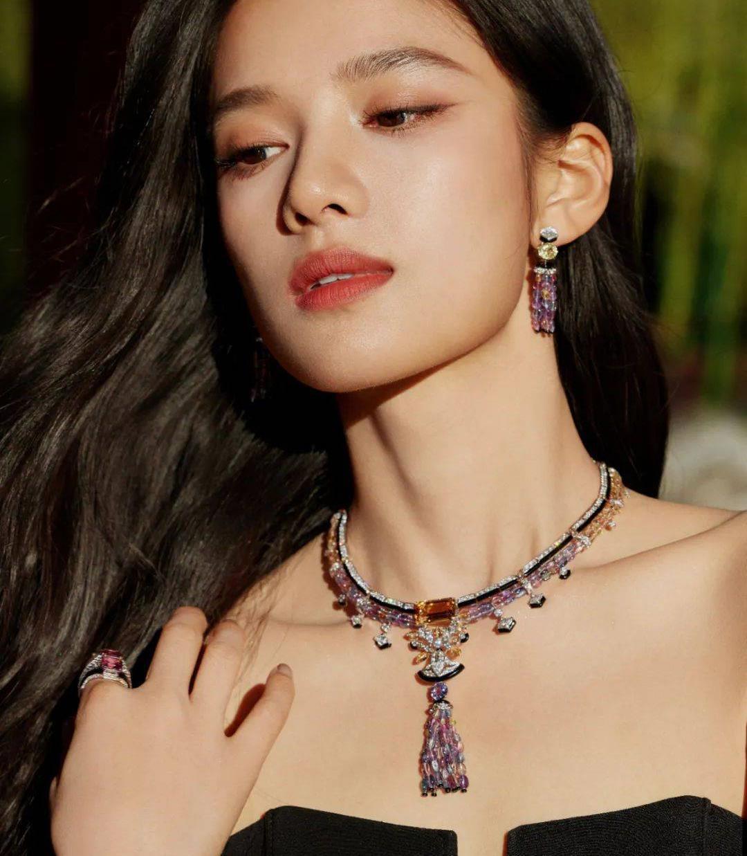 刘诗诗的眉毛 刘诗诗最近凭借新剧《一念关山》回归古装剧,他的外貌