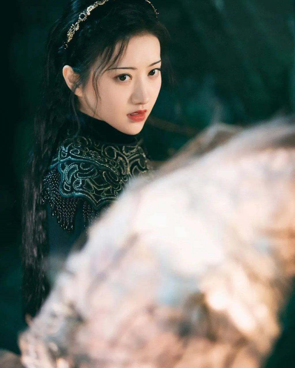 刘诗诗新剧中的眉毛造型:眉型变化与角色塑造的完美结合 刘诗诗在