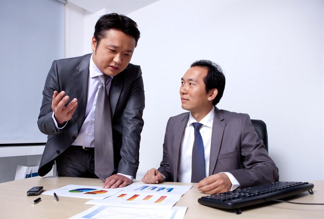 亲和力,沉稳性格,有见地,才华横溢,做事靠谱,刘总凭借这五大特质赢得