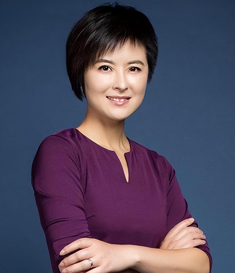 事业与家庭的完美平衡 央视名嘴张泉灵,以其亲切的主持风格深受观众