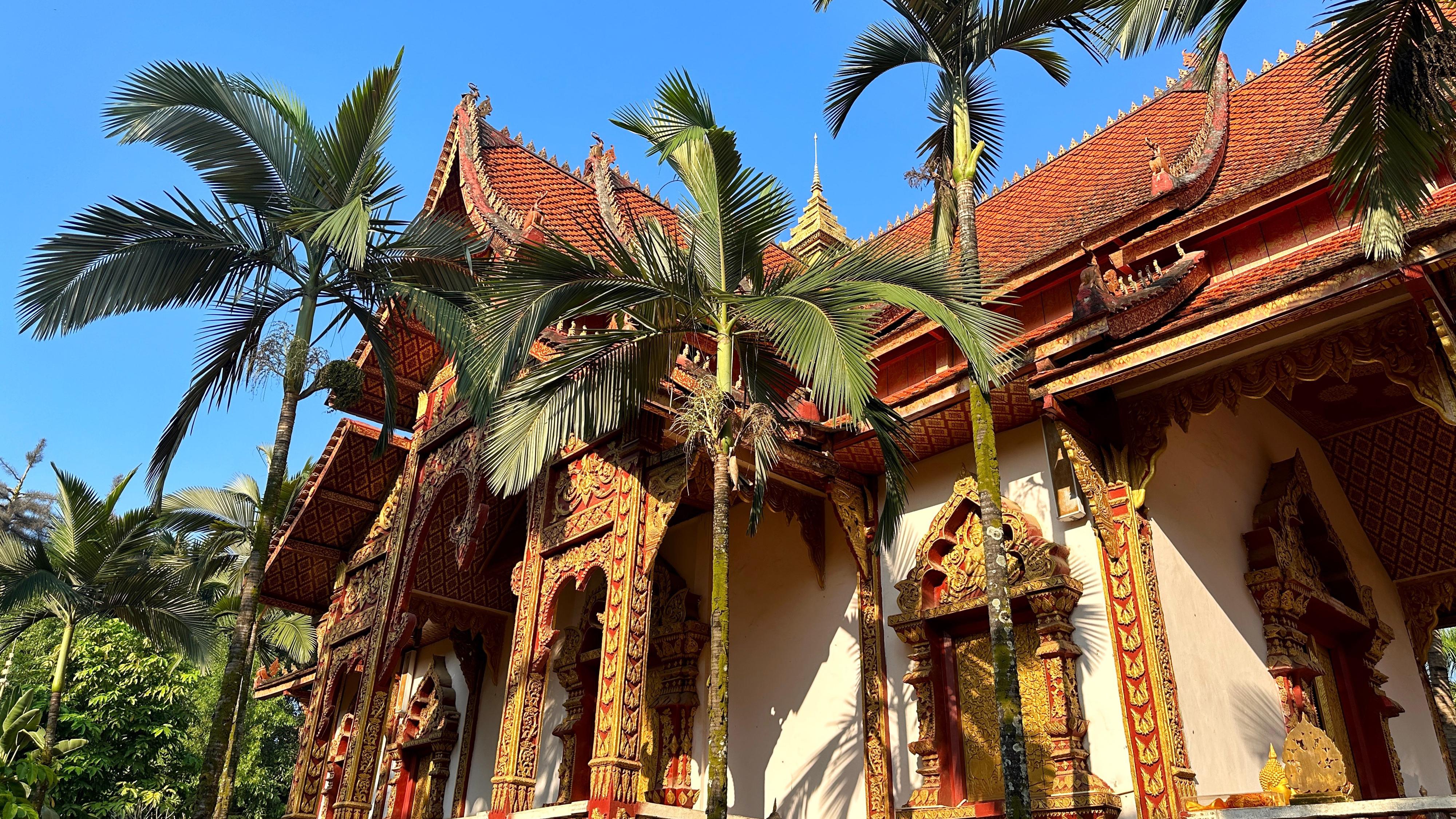 西双版纳总佛寺:历史悠久的佛教文化中心 西双版纳总佛寺与曼听公园