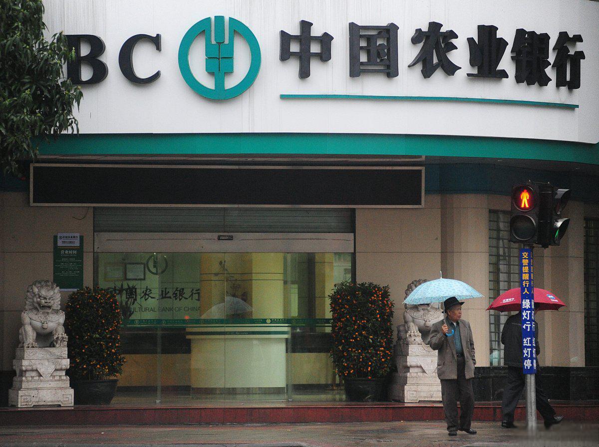 2%,15万块存3年的活期,利息才900元