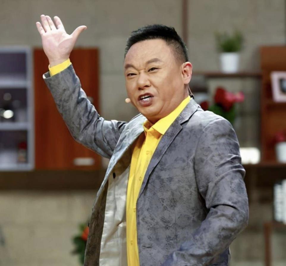 邵峰:23年陪伴,无悔的爱情之旅 在娱乐圈中,邵峰与赵霞夫妇的故事是一