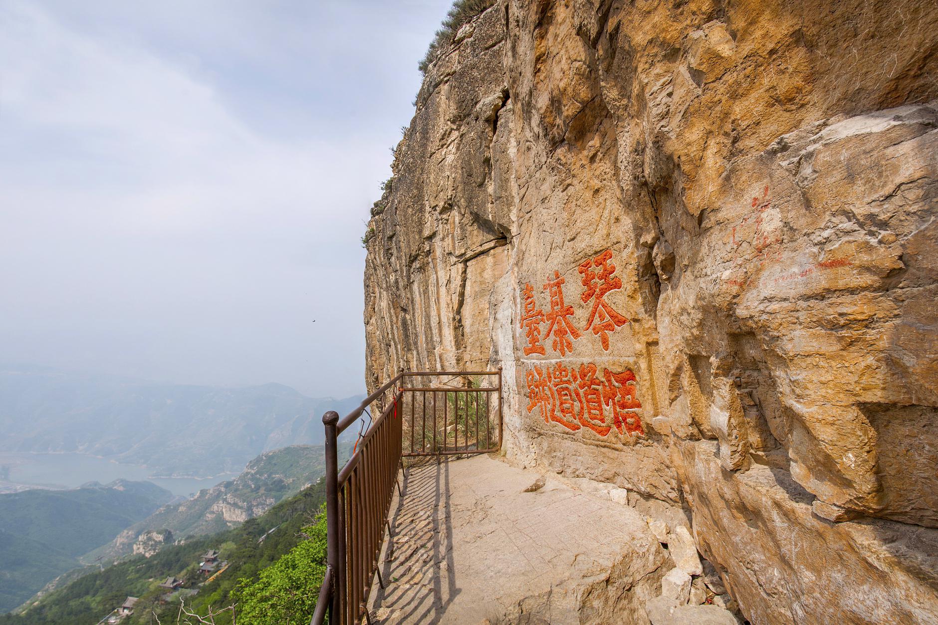 承德半壁山风景区:历史与自然的完美结合 承德半壁山风景区位于河北省