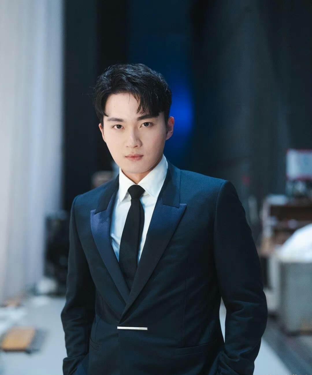 tvb力捧小生周嘉洛被指成高层弃子 周嘉洛备受tvb力捧,但近期多部剧