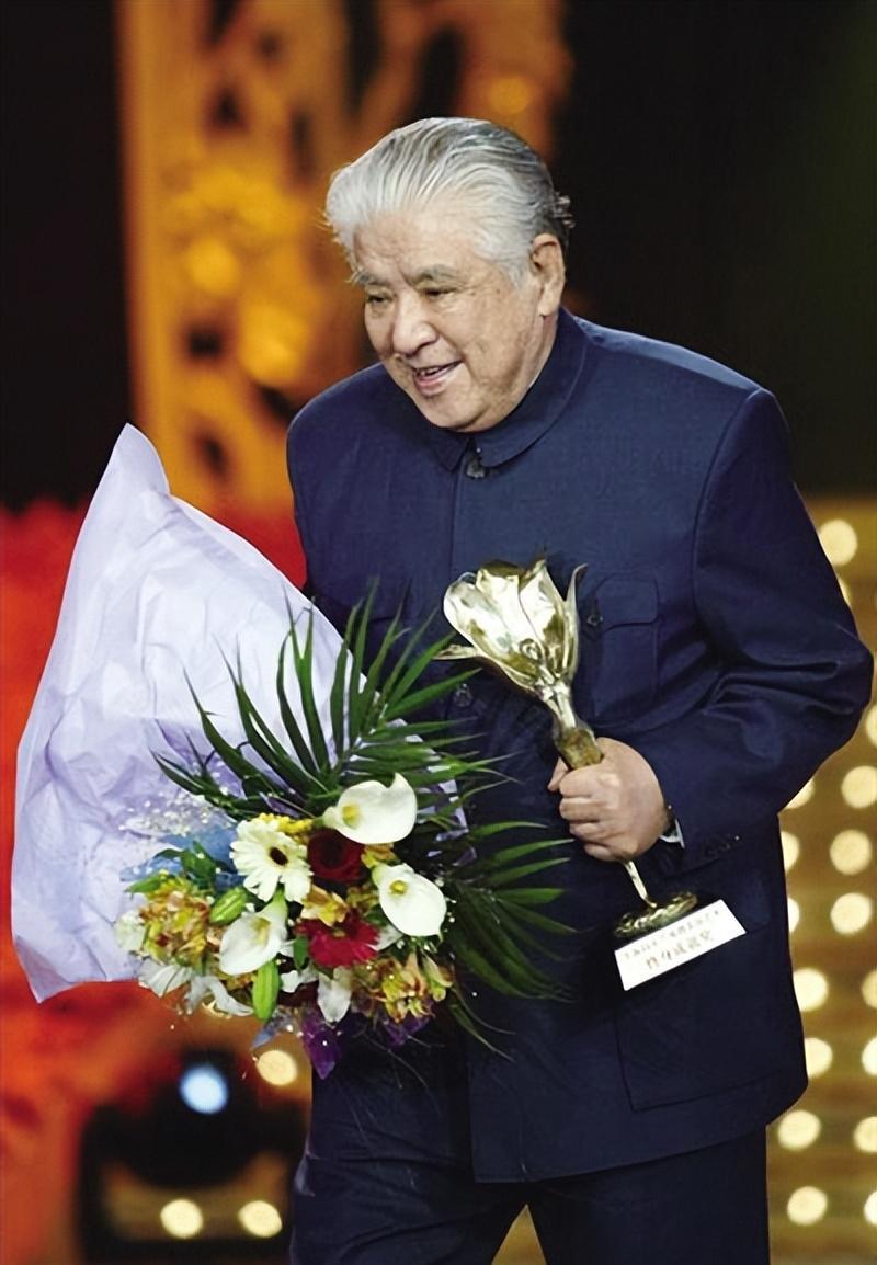 春晚三位已故大腕:赵忠祥,李默然,孙道林 第一届春晚3位演员已故,年长