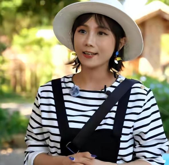 事业与家庭的抉择 李静雯,广东主持界的璀璨之星,曾与郑达搭档主持