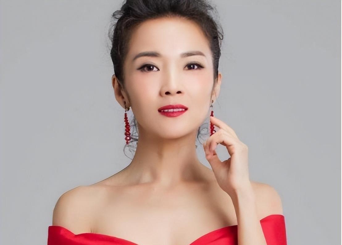 管彤:优雅大气的女主持,爱情事业双丰收 管彤,央视主持人,优雅大气