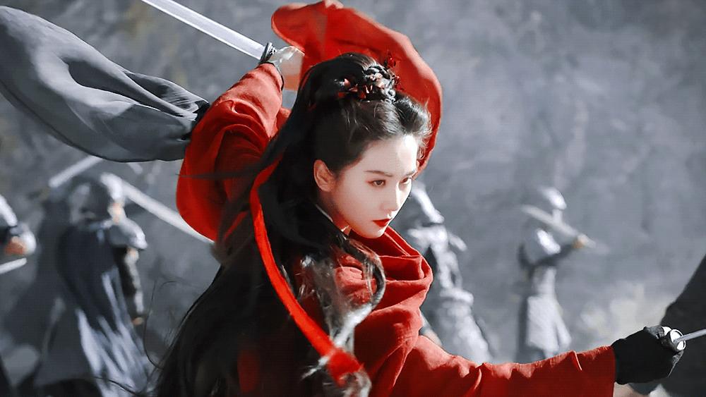 刘诗诗和替身的合影 刘诗诗和替身李延几乎一模一样,两人站在一起,留