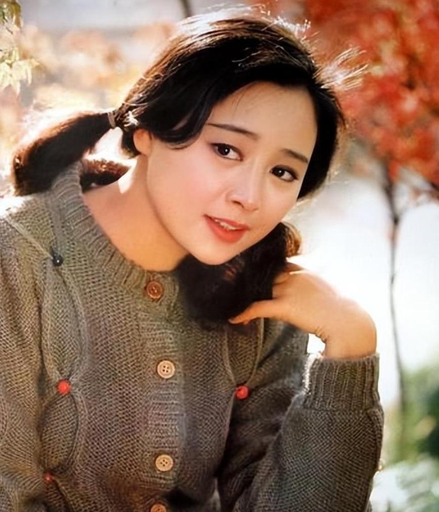 演员张瑜:女神的人生 张瑜是中国影视圈早期的女神之一,她在1980年