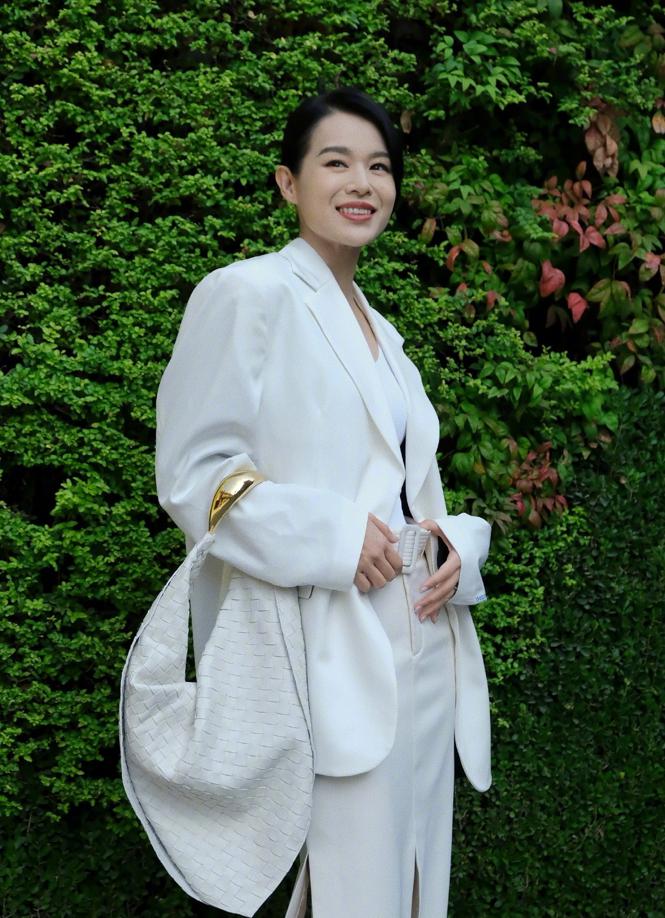 tvb前视后胡杏儿:怕再生儿子,与老公甜蜜如初 早前,tvb前视后胡杏儿在