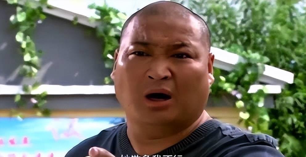 然而,学校经营不善,四个月只招到一名学员还没留住.路晓波需