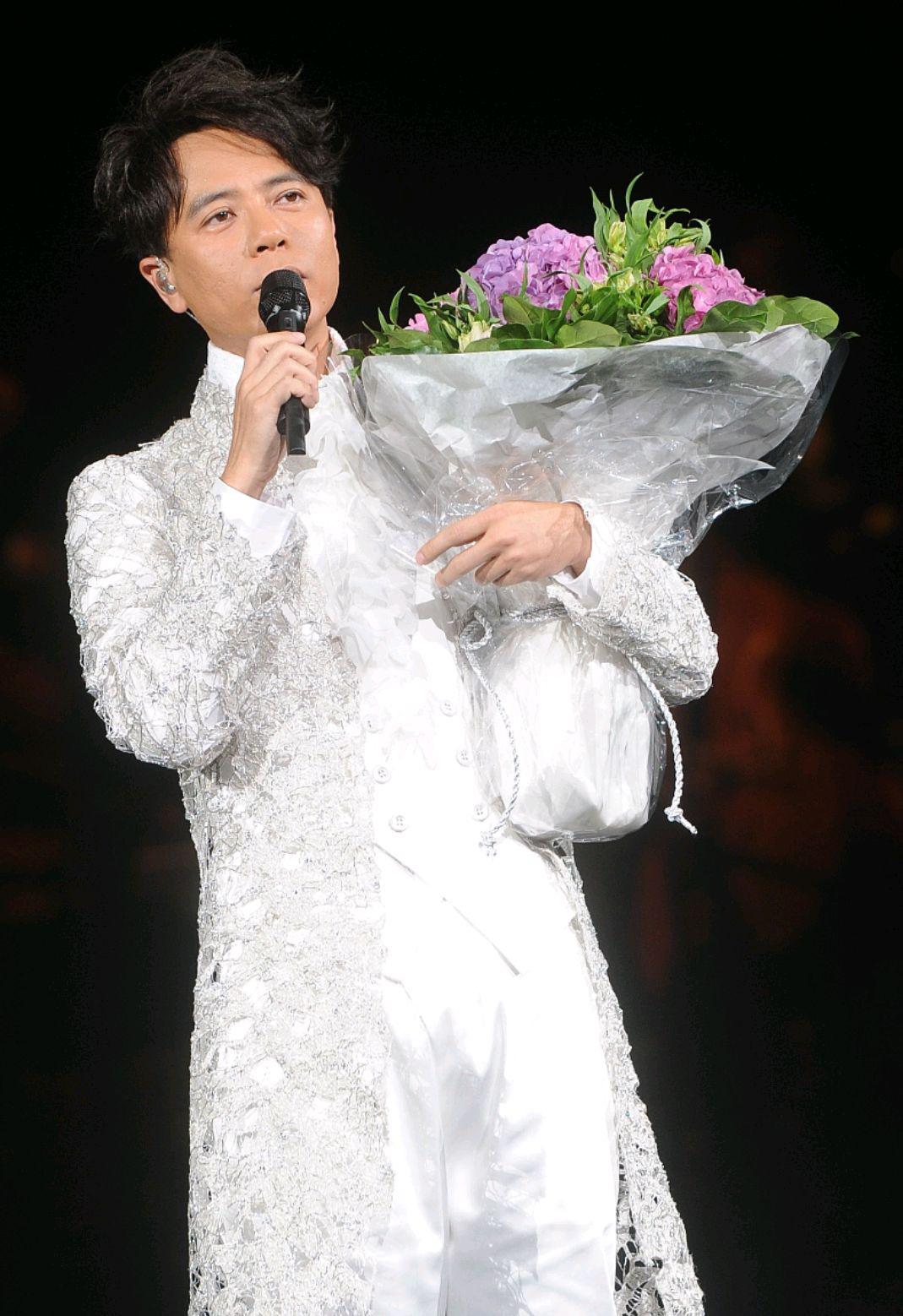 李克勤:逆袭成至尊 李克勤曾被认为是香港四大天王之一,但因与公司闹