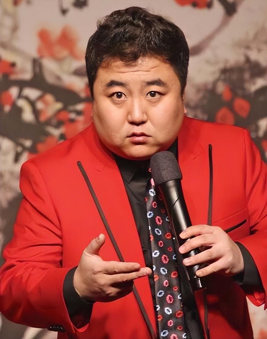 冯巩徒弟杨松:百万诈骗犯 曾与冯巩爆红的徒弟杨松,如今因涉嫌诈骗被