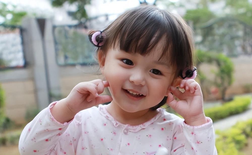 刘楚恬:两岁出道,年入百万,娱乐圈的小天使如今何在?