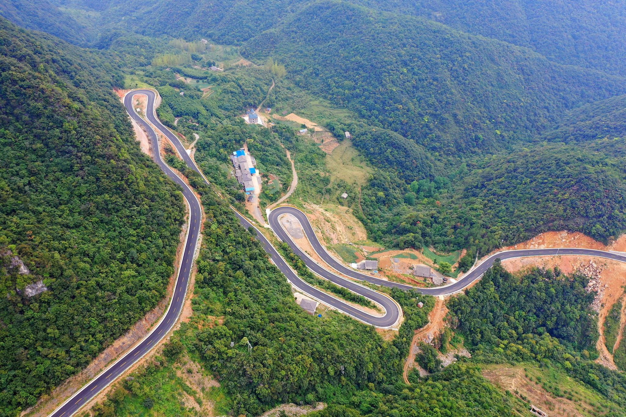 梅岭盘山公路图片