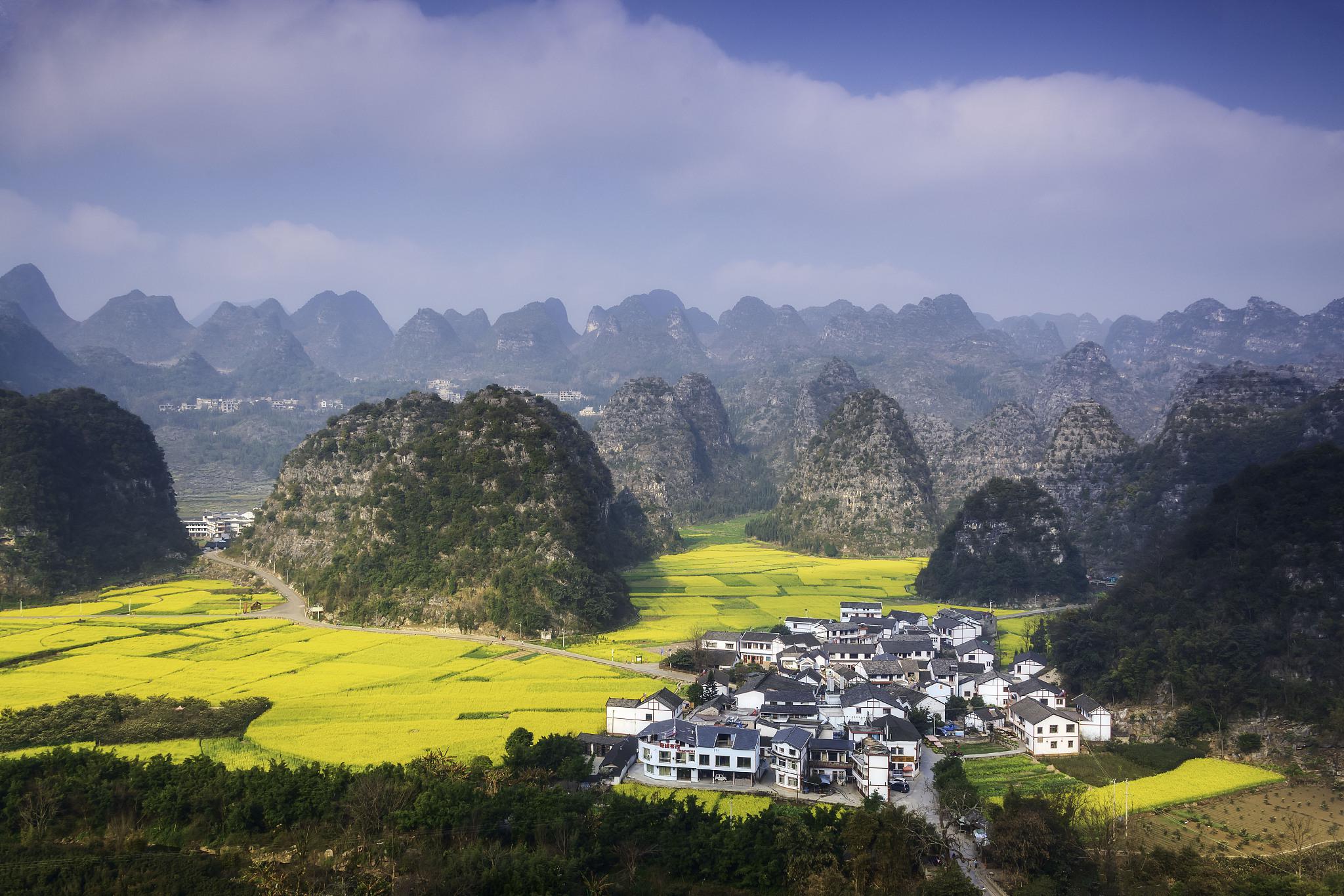 万峰林:探险者的天堂 万峰林,一个神秘而绝美的地