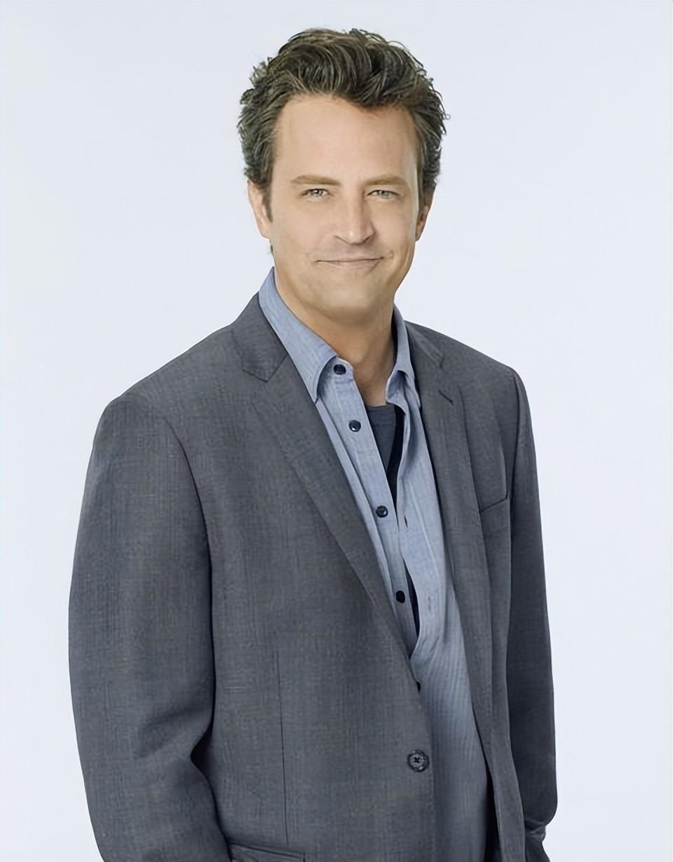 马修·派瑞:巨星陨落,留下8.5亿遗产献给慈善 好莱坞明星马修·派瑞去