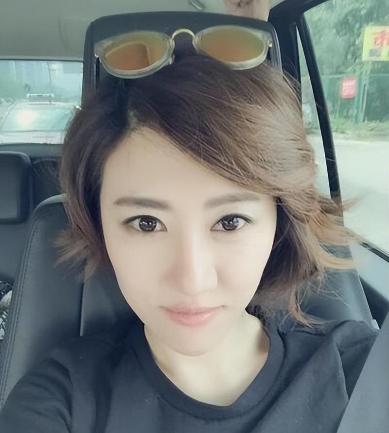 巴图:从父母离异阴影中走出的幸福人生 巴图是著名演员宋丹丹和前夫