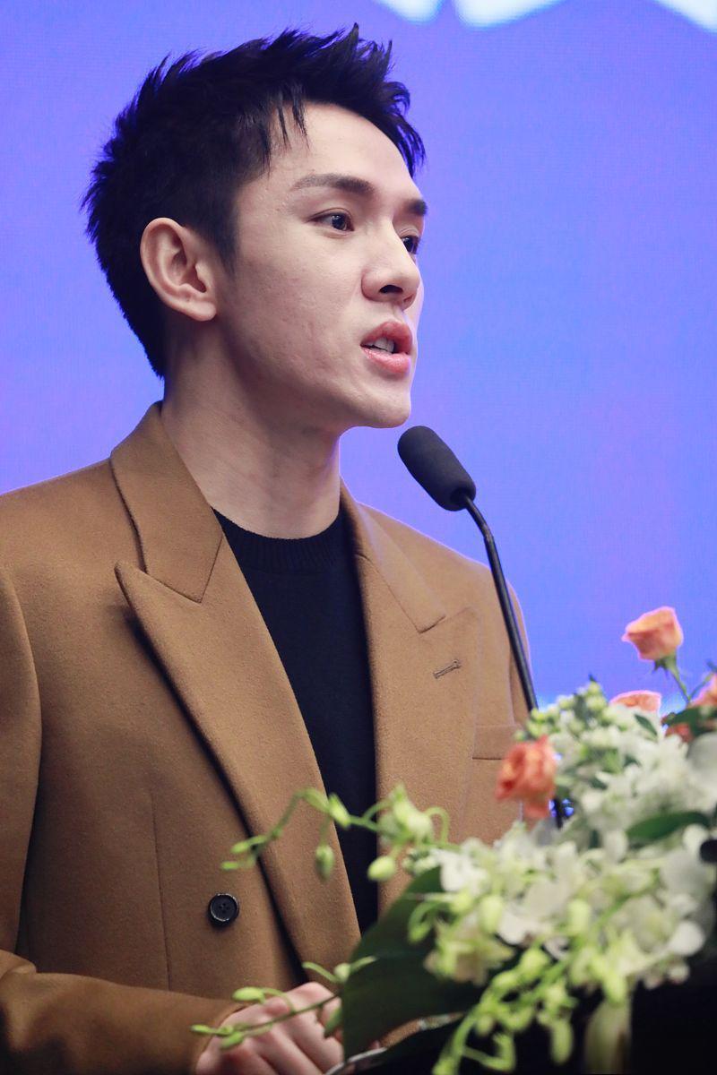李佳琦双11狂欢:收入破纪录 31岁的网红主播李佳琦在双11购物狂欢节中