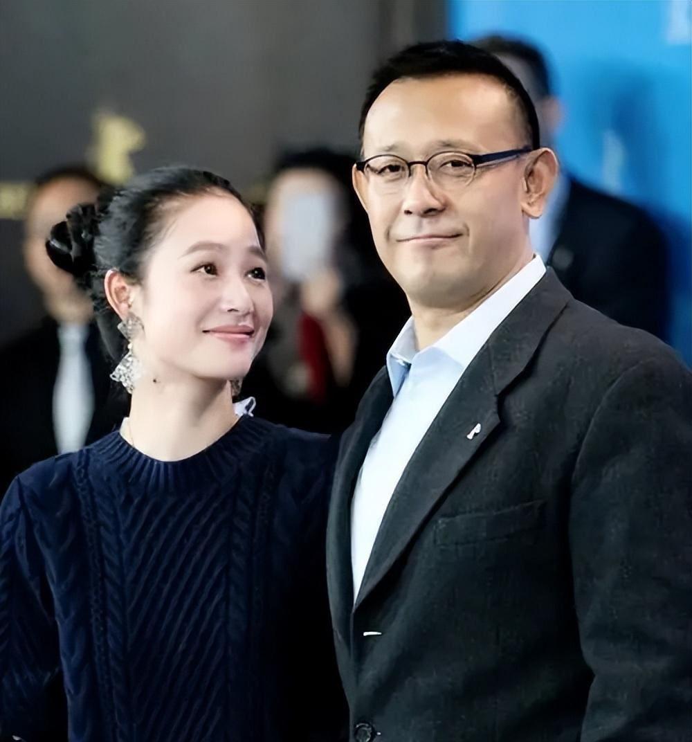 周韵:逆风而行,与姜文共筑幸福人生 周韵,姜文的妻子,来自浙江温州,小