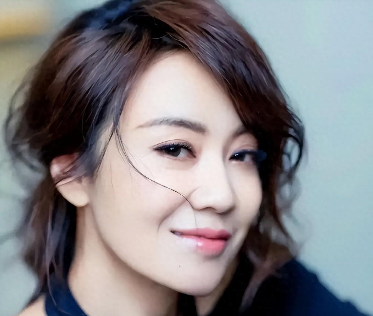 邹伟后悔离婚,闫妮的成功经历 闫妮从离婚到成为一线女星的蜕变经历