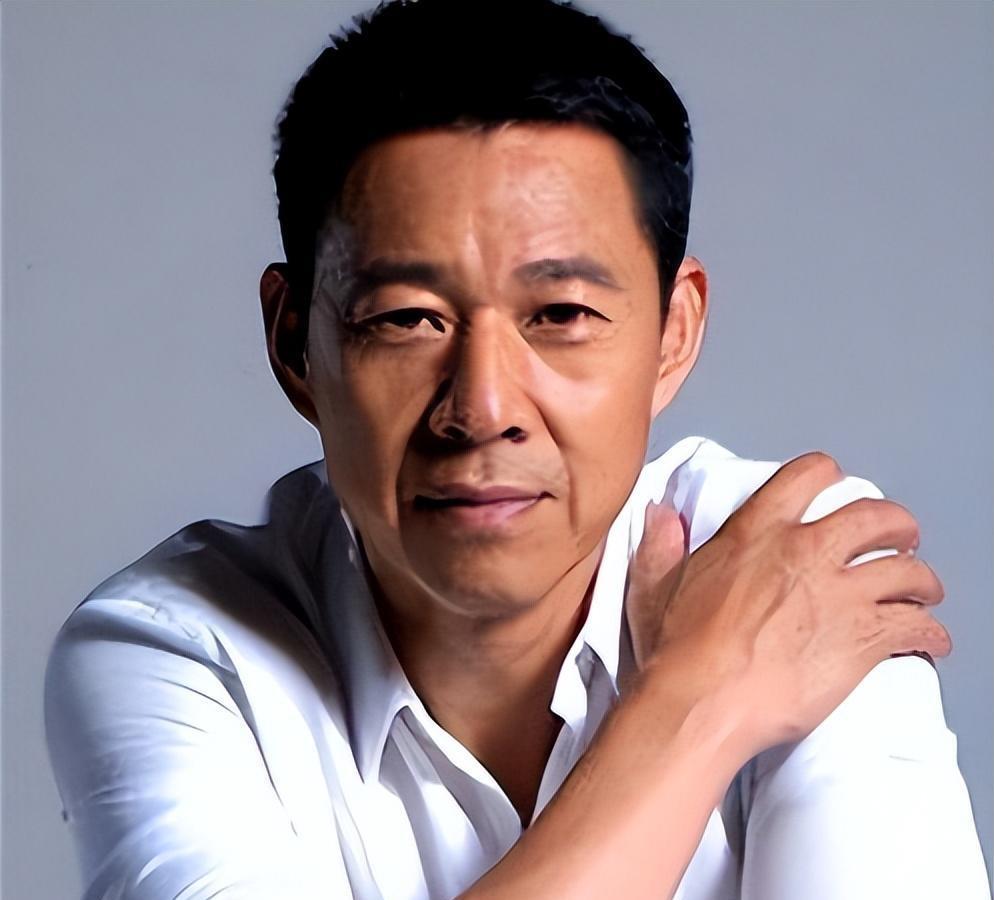 张丰毅的婚姻故事 张丰毅与两任妻子的婚姻故事,他与前妻的短暂婚姻以