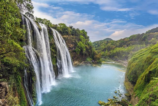 一座迷人而多彩的城市 贵阳是一座充满生机与魅力的城市,这里的山水